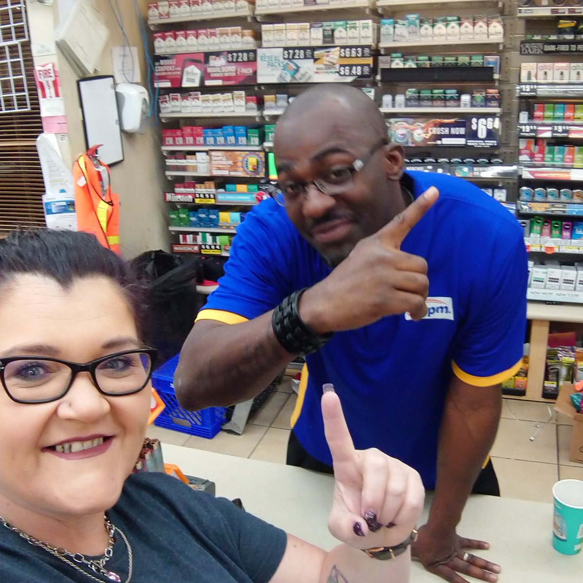 WENDYJENELLE's tweet photo. #betheONE #paparazzi #payitforward https://t.co/nSslFu1uR8
