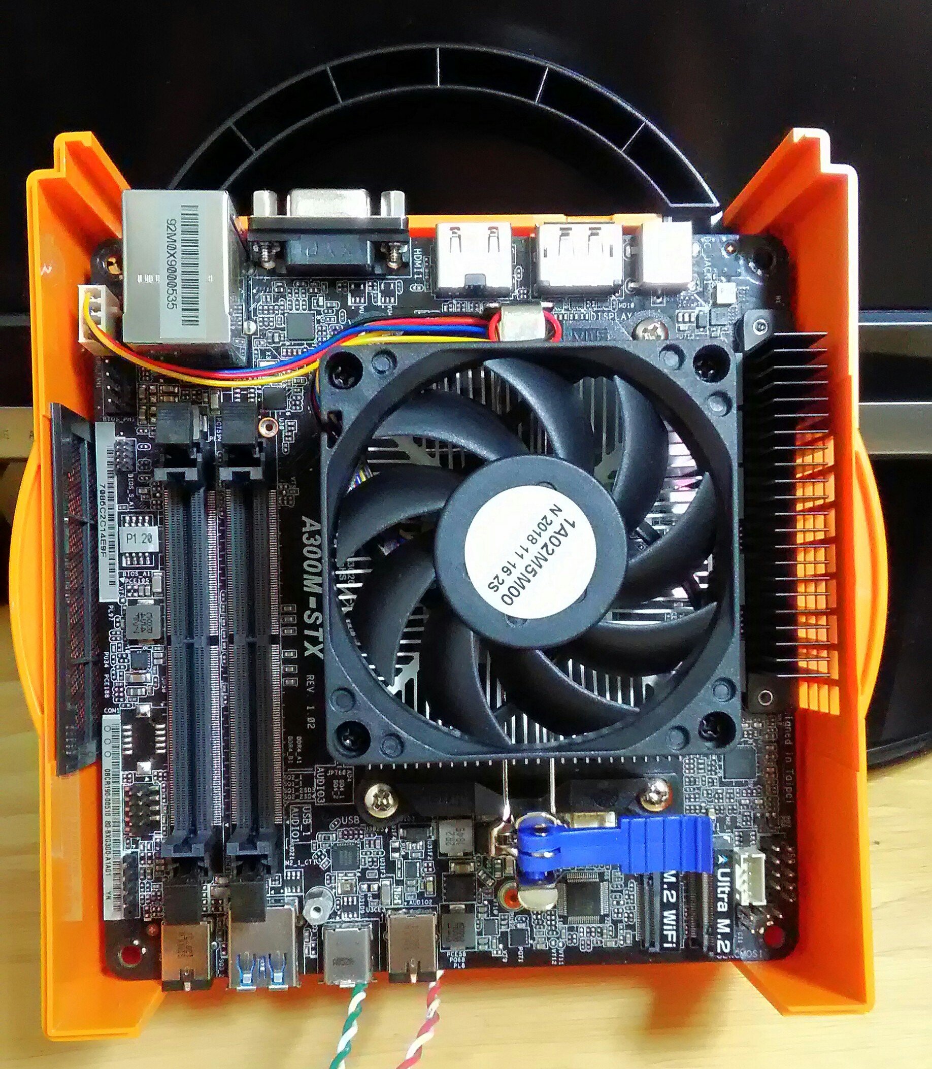 Kino Kino ゲームキューブにdeskmini A300マザボを収めた時のサイズ感が伝わる写真貼っときますね Deskmini T Co P8f9v8p0o8 Twitter