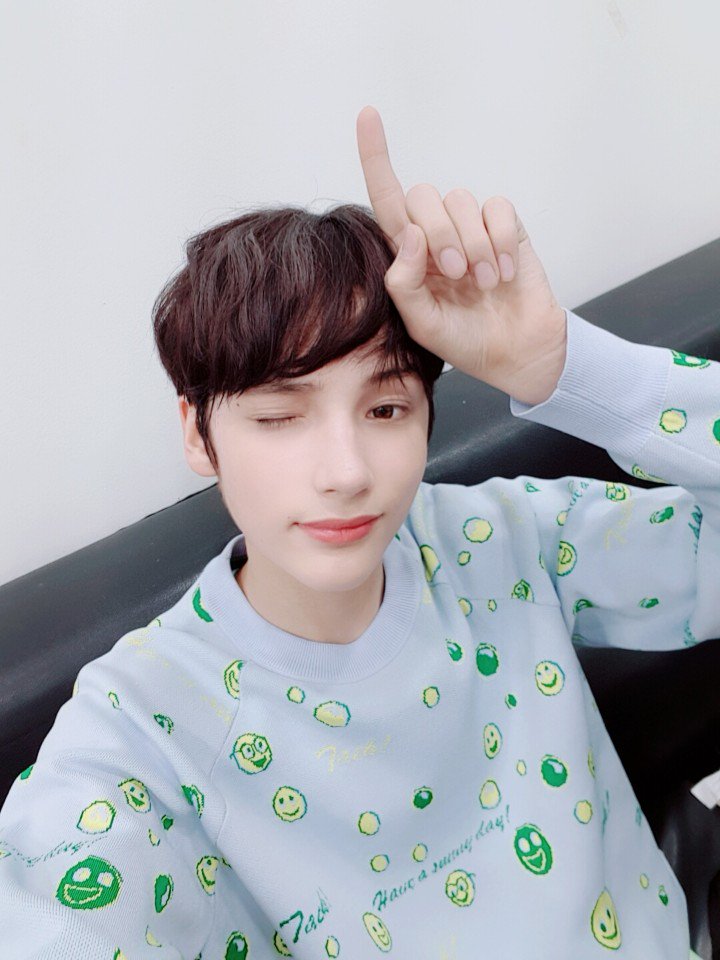 TXT_members tweet picture