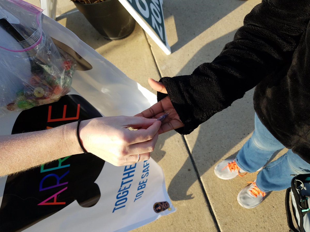 Ed Chi (@edchilcps) on Twitter photo SHM parents, staff and students work together to promote seat belt safety. Arrive Alive! @ShenaIBlcps@kanneclark <a href="/StoneHillMiddle/">Stone Hill Middle</a> SHM parents, staff and students work together to promote seat belt safety. Arrive Alive! @ShenaIBlcps@kanneclark <a href="/StoneHillMiddle/">Stone Hill Middle</a>