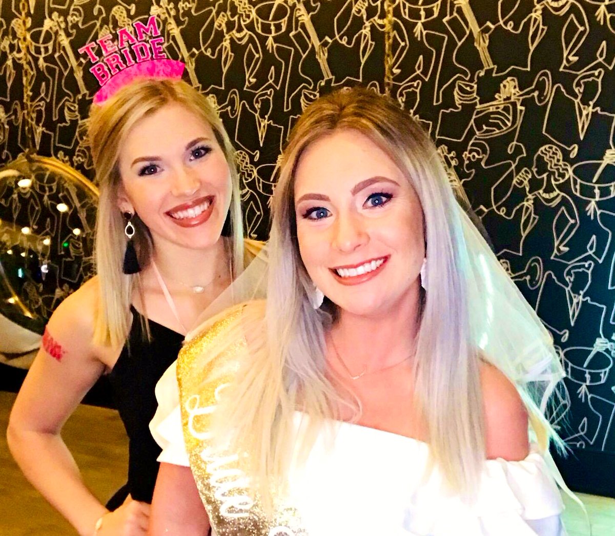 meredythbuisson's tweet image. two more days!!!💍👰🏼🥂#MstoMrs