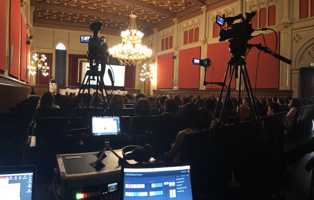 VIDVISUALGROUP's tweet photo. Realización en directo a dos cámaras con presentacions ppt y señal para streaming https://t.co/Bpv6MKEf5F