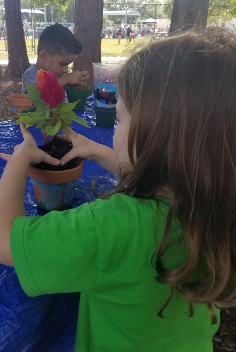 SarasotaPRD's tweet image. Our Junior Nature Agents enjoyed learning about plants and planted their own flowers yesterday at Arlington Park &amp;amp; Aquatic Complex! 🌺🌺🌺

@cityofsarasota @SarasotaPRD #agentsofnature #nature #grow #sarasota #floridaflowers #learn #kids #visitsarasota #fun