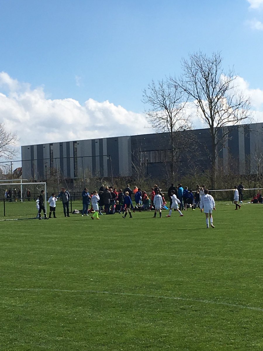 Schoolvoetbal toernooi in Zierikzee, zoon Lucas aanmoedigen#keeper net als z’n vader en z’n Opa.