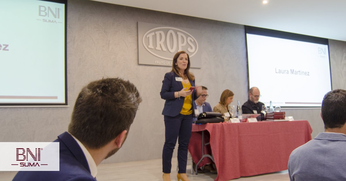 BNISuma's tweet photo. Momento de formación por nuestra directora consultora Laura Martínez de Aire professional training. Nos cuenta como sacarle el partido a BNI trabajado en equipo. https://t.co/nmI6nJpUiU