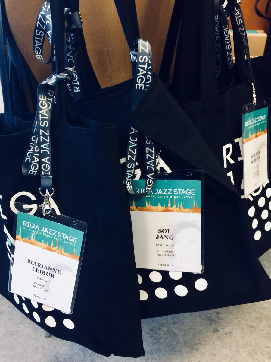 rigajazzstage's tweet photo. Vēlamies pateikt paldies mūsu draugiem, atbalstītājiem un sponsoriem! Dāvanu maisiņi ir gatavībā sveikt un patīkami sagaidīt mūsu dalībniekus! ❤️🎤❤️
#RigaJazzStage2019 https://t.co/PEBUOOxHag