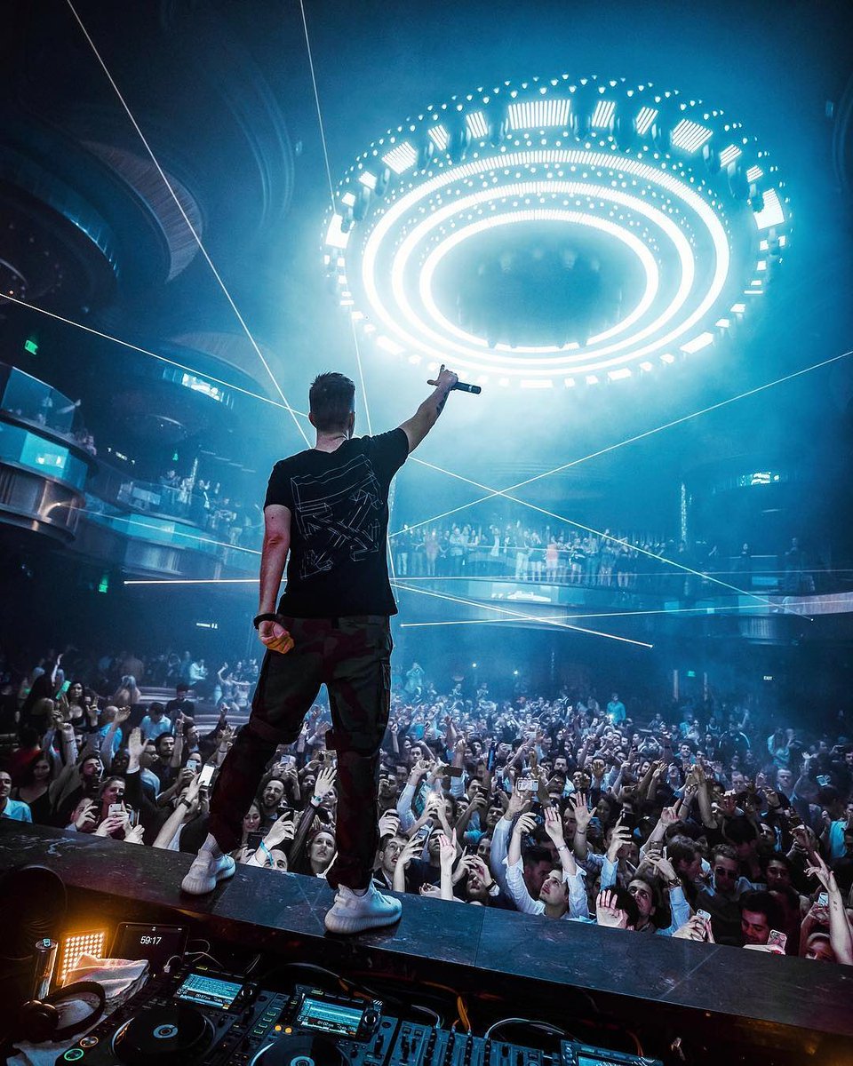 arcadian_in's tweet photo. A little party never hurt anybody! ๐ป
#nickyromero #nickyromerofans #omnianightclub #omnialasvegas #edmsquad #edmfamily #edmfestival #edmfestivals #umf2019 #ultramusicfestival #protocolrecordings #musicproducer #nightclub #followforfollowback https://t.co/ljCde9jCS3