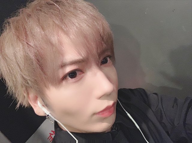 AOHA_kazuya's tweet photo. #CROSSWAVE 本当にありがとうございました。
スタッフの方々もいつも優しくして頂いて、こうしてライブが出来ること本当にありがたいです。
そして今日来てくれたみんなも本当にありがとう。関西からも駆けつけてくれてめっちゃ嬉しいぞ!
また来週来るからね!
#SWORDMONSTER のかずぽん
wかずぽん https://t.co/1PKAcc4OLy