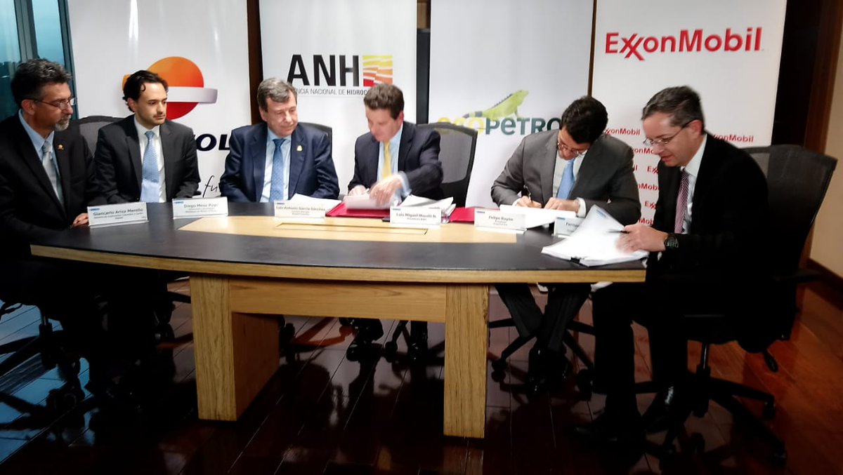 ECOPETROL_SA's tweet photo. #Ecopetrol informa que, en conjunto con @Repsol  y la @ANHColombia, firmó el Contrato de Exploración y Producción (E&amp;P) GUA-OFF-1. Es el segundo que firma la Compañía este año bajo la nueva minuta Offshore, que busca reactivar la exploración costa afuera en el país. https://t.co/mz84UgQIEt