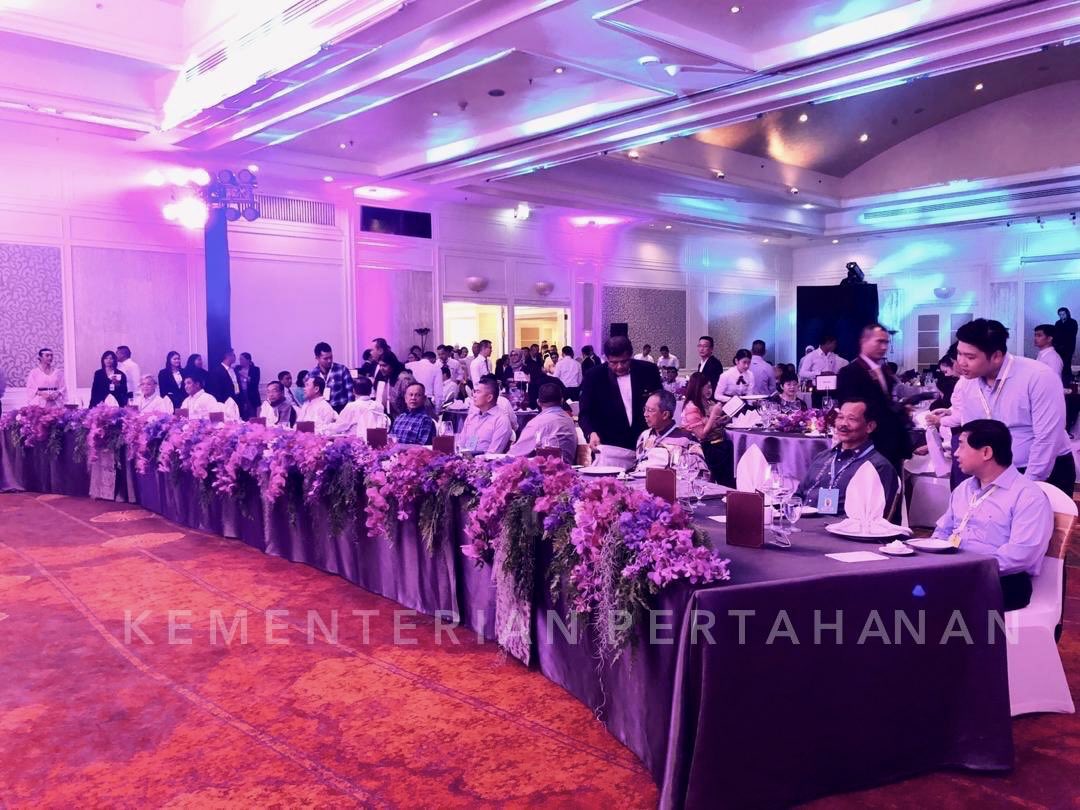 Secretary General, DS <a href="/HalimiAbdManaf/">Halimi Abd Manaf</a> and Malaysia Delegation attending ADSOM Official Dinner hosted by General Natt Intracharoen, Permanent Secretary of Defence Thailand. 
#MinDefMalaysia