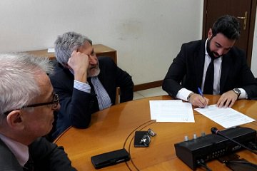 #MISE <a href="/MinLavoro/">Ministero Lavoro</a> #Comdata: via libera alla nuova misura di sostegno al #reddito firmato oggi l’accordo tra azienda e sindacati. <a href="/SorialGiorgio/">Giorgio Sorial</a> : “Massima soddisfazione per il risultato raggiunto, un successo per il #Governo”  lavoro.gov.it/stampa-e-media…