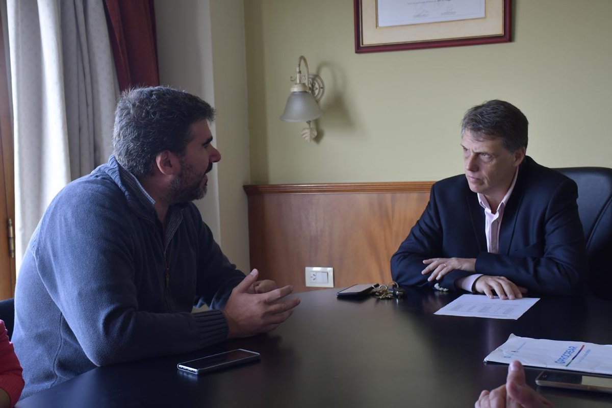 Pablokosiner's tweet photo. Me reuní con #HipotecadosUVA de Salta. Las condiciones bajo las que sacaron sus créditos han cambiado hoy y necesitan respuesta frente al aumento ilimitado de las cuotas. Ellos quieren pagar sus casas, nosotros vamos a trabajar en el Congreso para ayudarlos https://t.co/NAsq6MKbMf