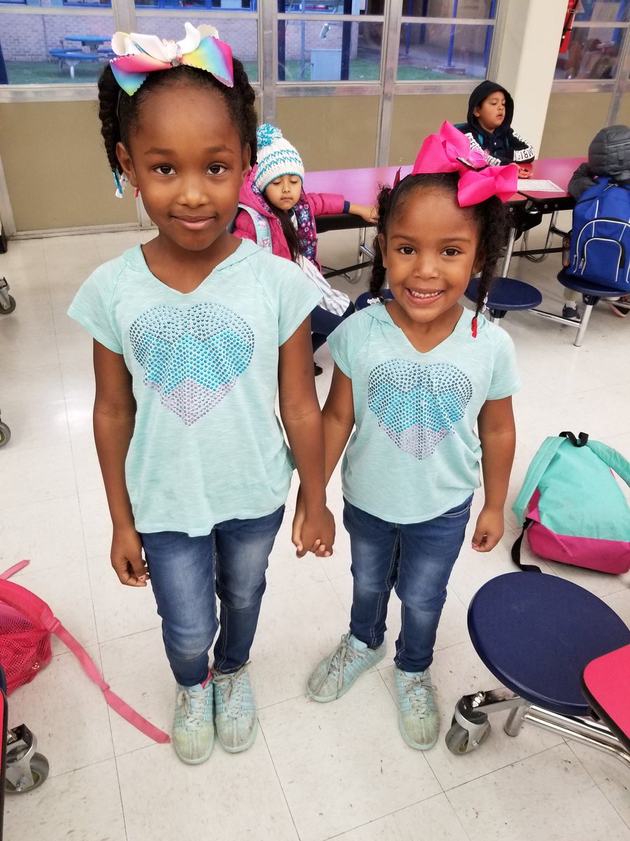 ray4d_thebetsy's tweet photo. More #TwinDay pictures! #PowerPal https://t.co/dpLIsBezpi