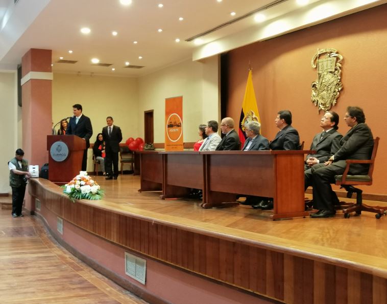 ETAPAOficial's tweet photo. En el acto de posesión de la directiva de ASOEPE, en representaci��n del Alcalde @MarceloHCabrera intervino el ingeniero Santiago López. El Alcalde electo @pedropalaciosu fue invitado a dar un mensaje en el que habló del compromiso para alcanzar más metas con ETAPA EP https://t.co/qaeQ7C0Nik