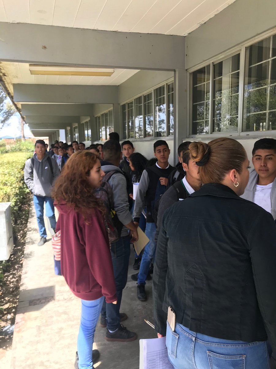 CONALEPDGO130's tweet photo. El día de ayer se entregaron a los jóvenes la Beca Benito Juárez en las instalaciones del Plantel Durango.
#CONALEPDURANGO #CONALEP130 #SerTécnicoesTrascender https://t.co/FuUu2UJpo7