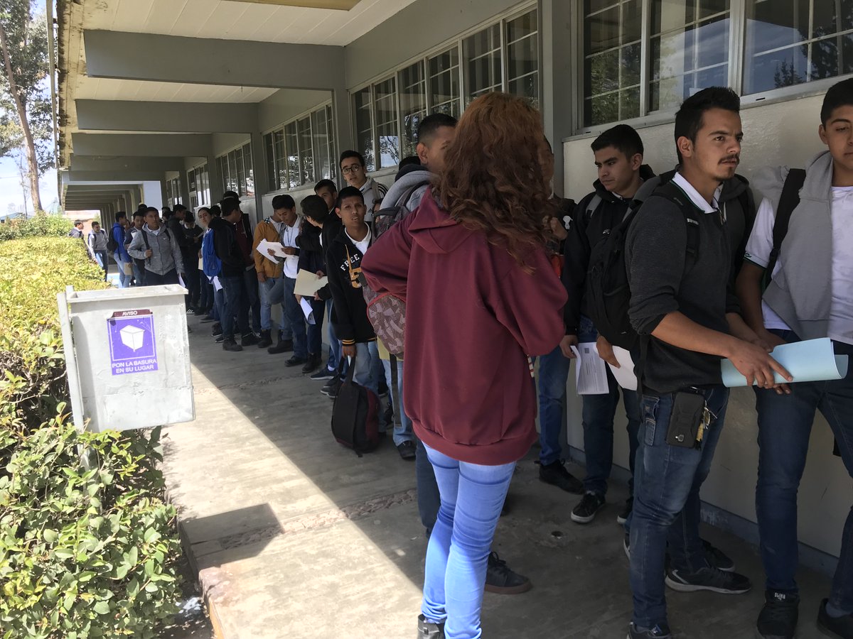 CONALEPDGO130's tweet photo. El día de ayer se entregaron a los jóvenes la Beca Benito Juárez en las instalaciones del Plantel Durango.
#CONALEPDURANGO #CONALEP130 #SerTécnicoesTrascender https://t.co/FuUu2UJpo7