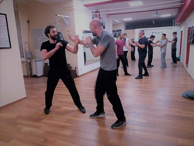 WCKSD's tweet photo. #wednesday #freetraining #wingchun #kungfu #WCKSD #sifugianlucafumarola #school #milan #italy #students #chisaofight #workout #picture https://t.co/BM2MHb8VUn