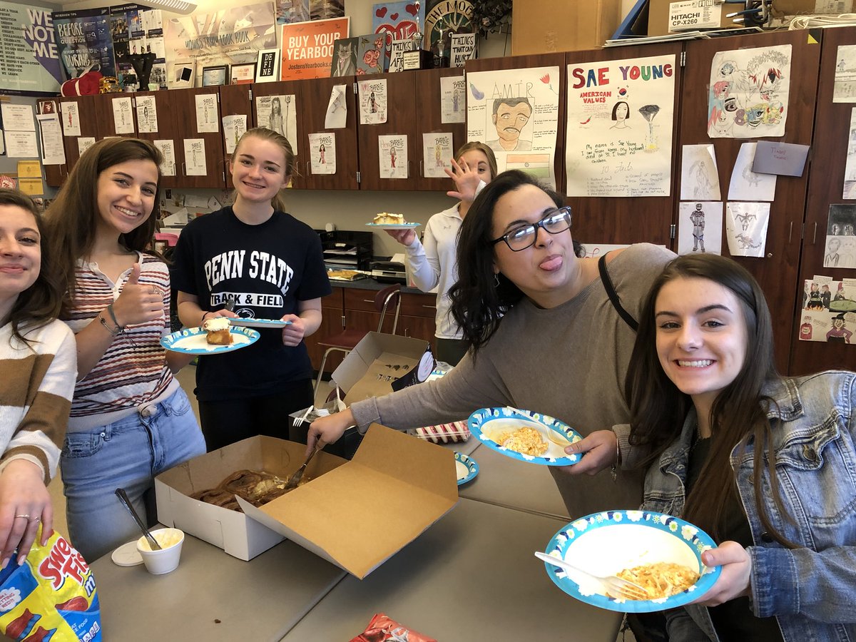 sockyearbook's tweet photo. The 2019 yearbook is DONE!!!!! Had to have a little party to celebrate! :) https://t.co/WDi3lbgvrU