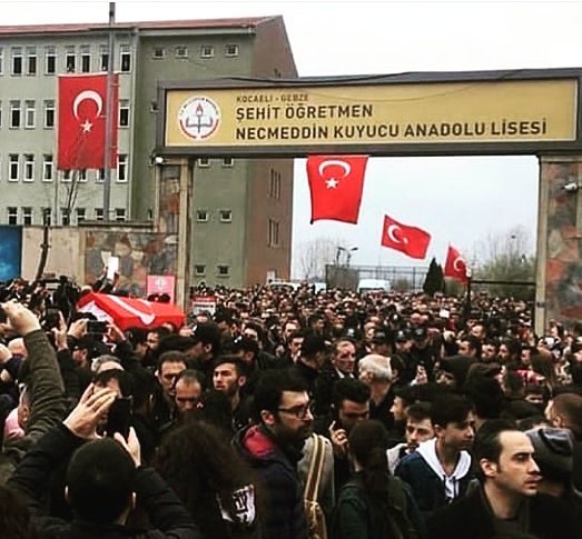 Evet öğretmenimiz el üstünde tutulmalıydı ama, bu şekilde değil ☹️☹️☹️ .
#NecmettinKuyucu #eğitimdeşiddetehayır