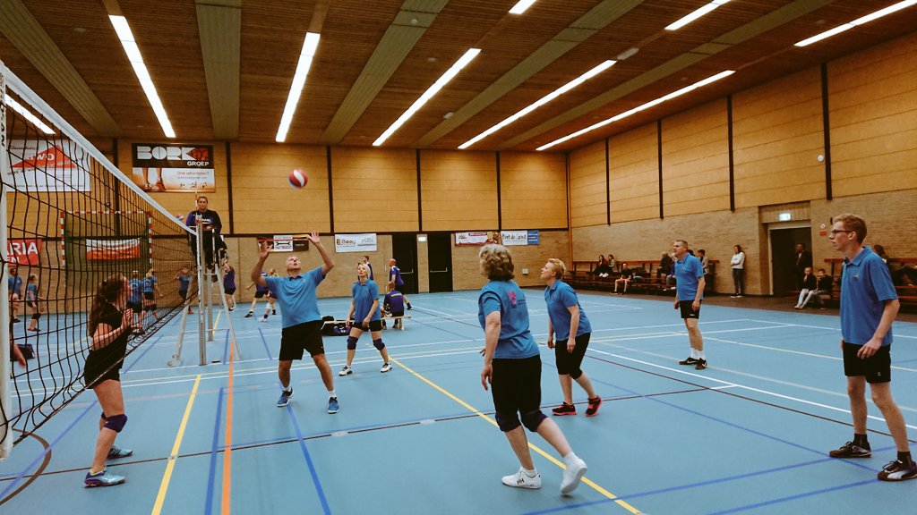 Weer in het jaarlijks actie-tenue! 
 #volleyball #collega's <a href="/_ZZWD/">ZZWD</a>