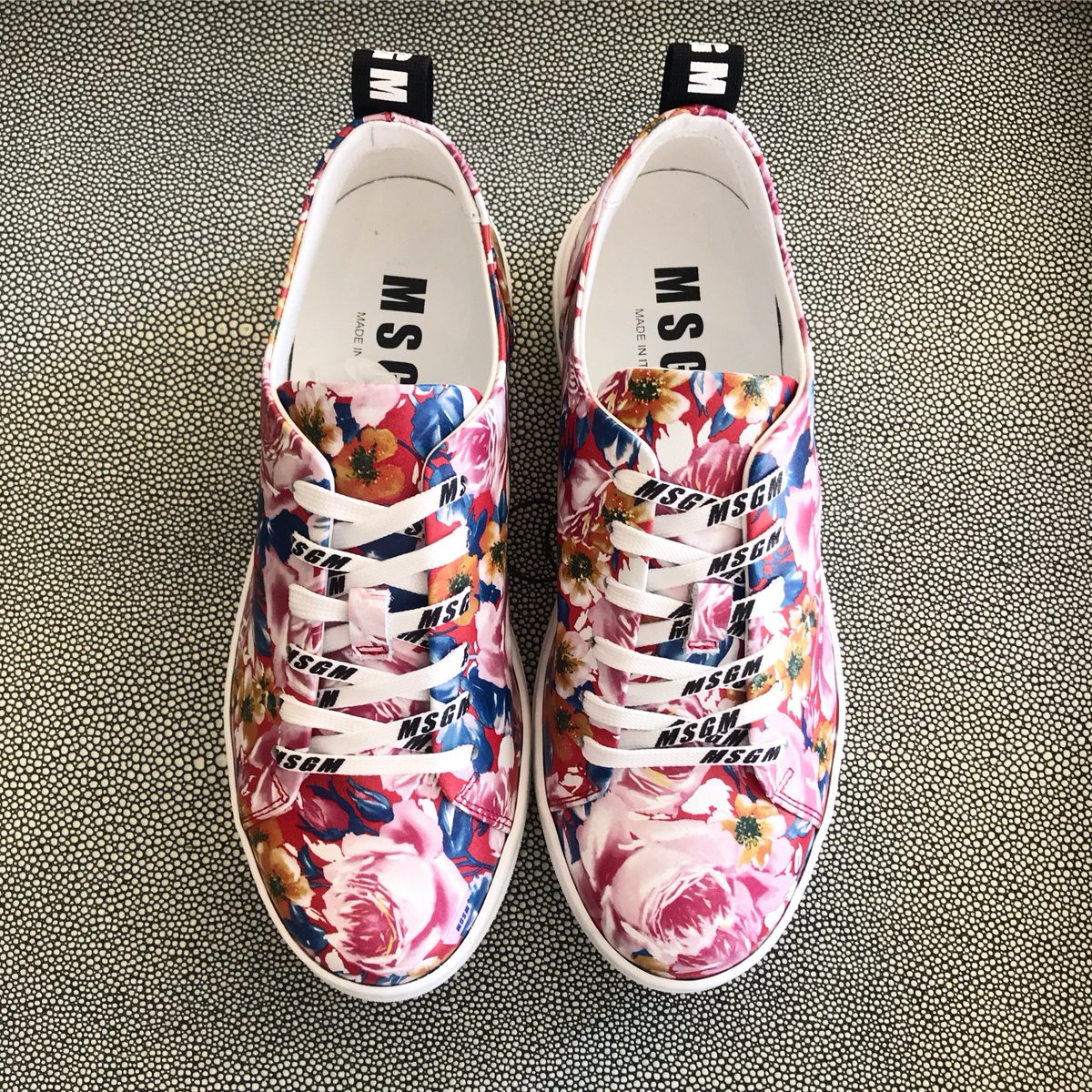 MilliCanada's tweet photo. Florals for spring, yes please! 🌸⁣
.⁣
.⁣⁣
#whatwerewearingwednesday #designers #2019 #fashionmoments #fashion #fashionable https://t.co/COyPvWVJgE