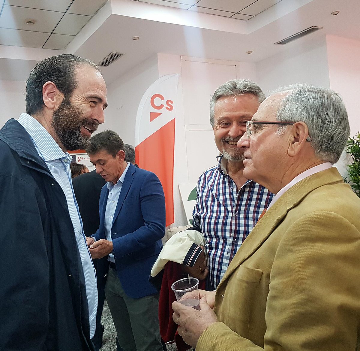 JLVilchesCs's tweet photo. Esta tarde hemos tenido presentación de candidatos al #Congreso y #Senado. Enhorabuena a todos mis compañer@s de @CsCordoba_Prov 🍊 ¡Salimos a ganar! 💪 https://t.co/eFYphCnpaC