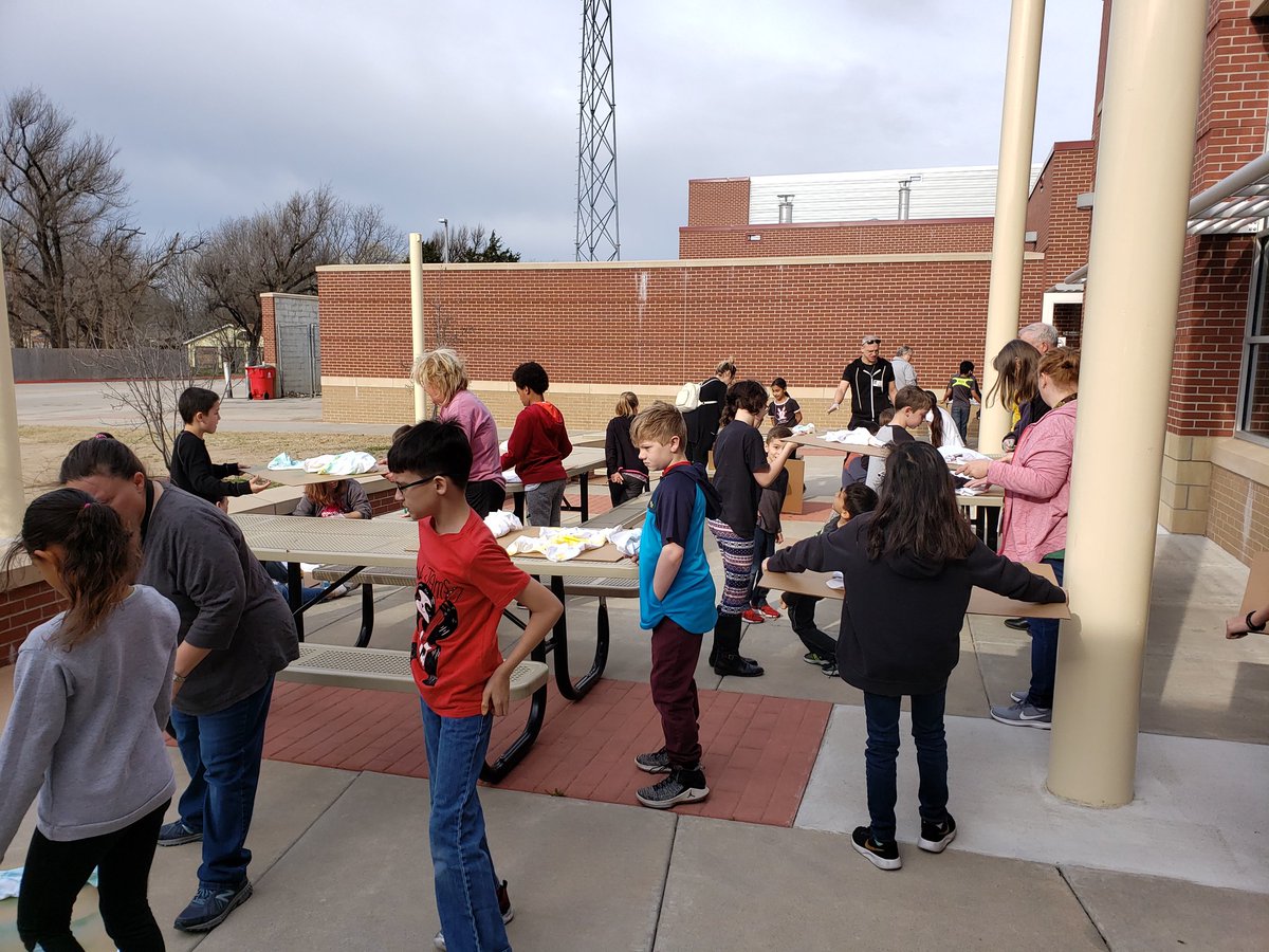 BookswKimberly's tweet photo. So much fun making shirts with out Family Groups. Thanks to @BurdetteHanne for the supplies! @EndersLeaders #WPSproud https://t.co/rvje8so8bf