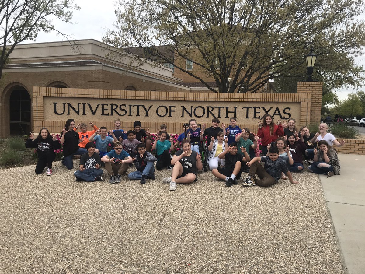 mistereversole's tweet photo. Hoover 6th grade tours the UNT Campus #AzleISDWay @HooverElemAzle @azleisd https://t.co/mssQmvvMHF