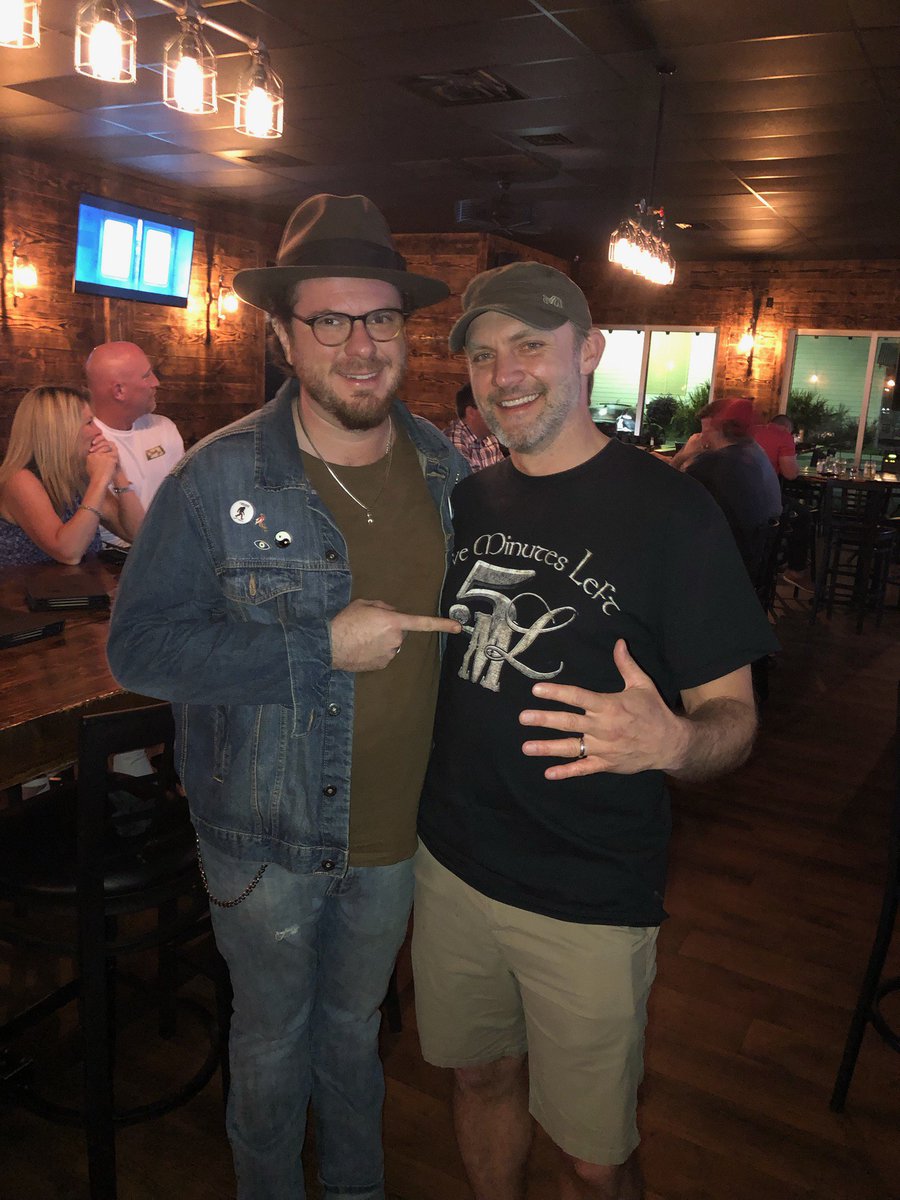 5minleft's tweet image. Chris with one of our great friends and Charleston, SC resident, Five Minute Family member Reed Spring. Nice taste in t-shirts, Reed!