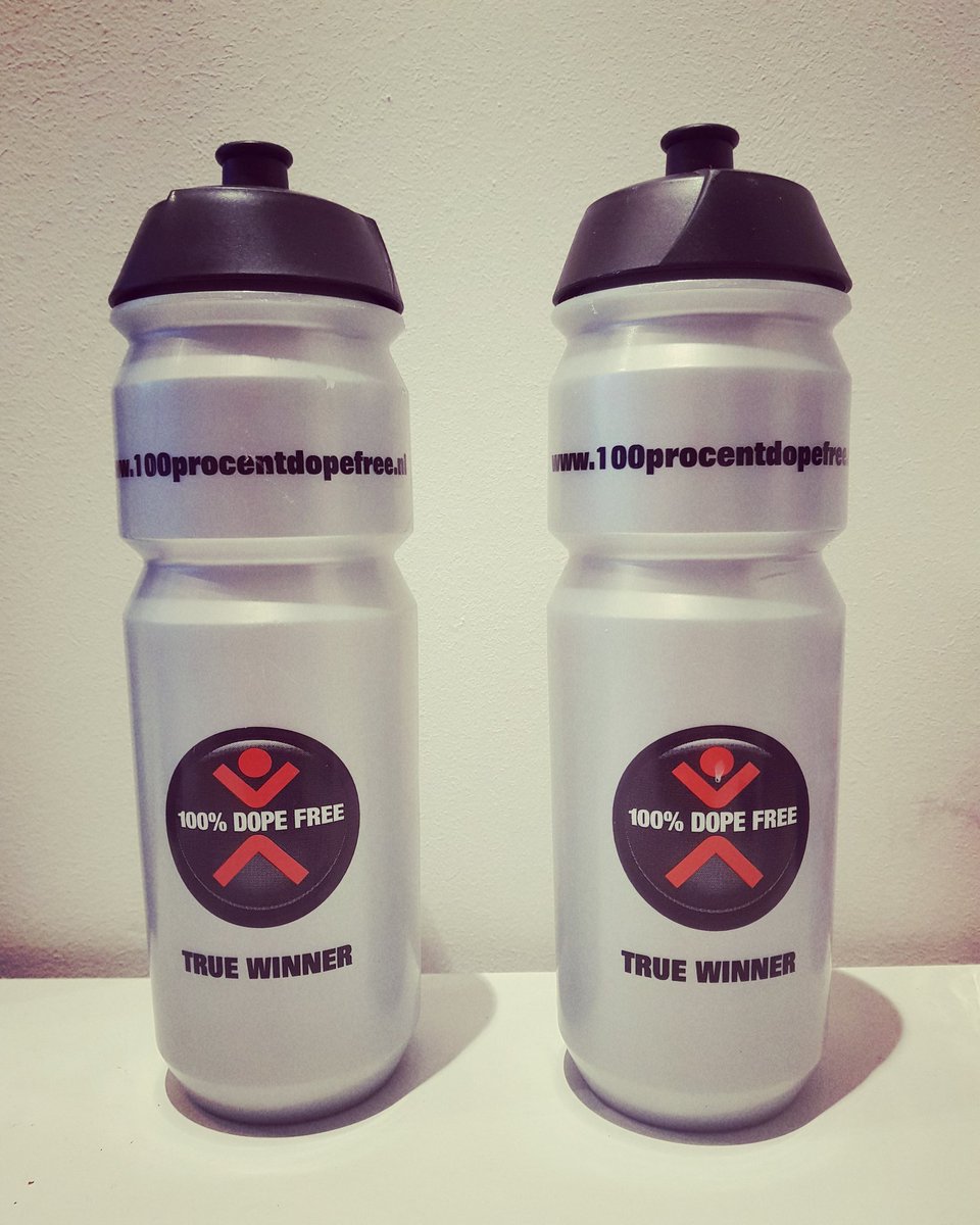 WielerbaanGL's tweet photo. DONDERDAGAVOND 4 APRIL EERSTE AVONDKOERS.

Rit winnaars bij de Starterskoers (18:30u) en Glana- Velo Cup 2019 (19:15u) krijgen deze 100% dopefree bidon.

#puurwielerplezier #passievoordepiste
#gewoonschoon #dopefree https://t.co/OAvEYsXYkM