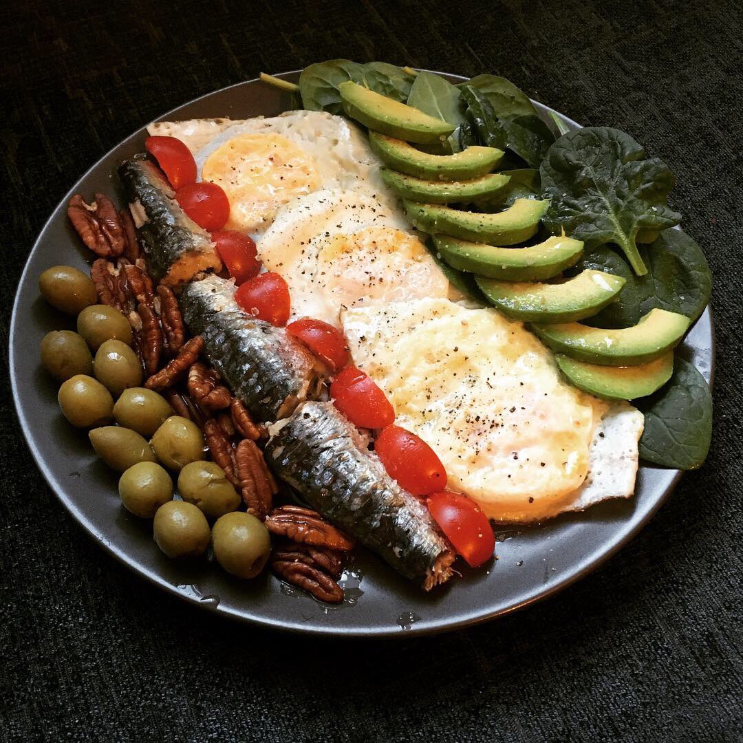 KTO_GNX's tweet photo. @logan_fusionlean inspired meal
#avocado #pecans #sardines #eggs #olives #tomatoes #spinach
👌🏻
#ketogenicdiet #fatloss #fat #lowcarb #weightloss #ketodiet #keto #ketogenic #lchf #fatfuelled #athlete #ketoathlete #LivePrimal #foodie #healthyfood #healthyliving #Food #health https://t.co/dFMlsX5kYR