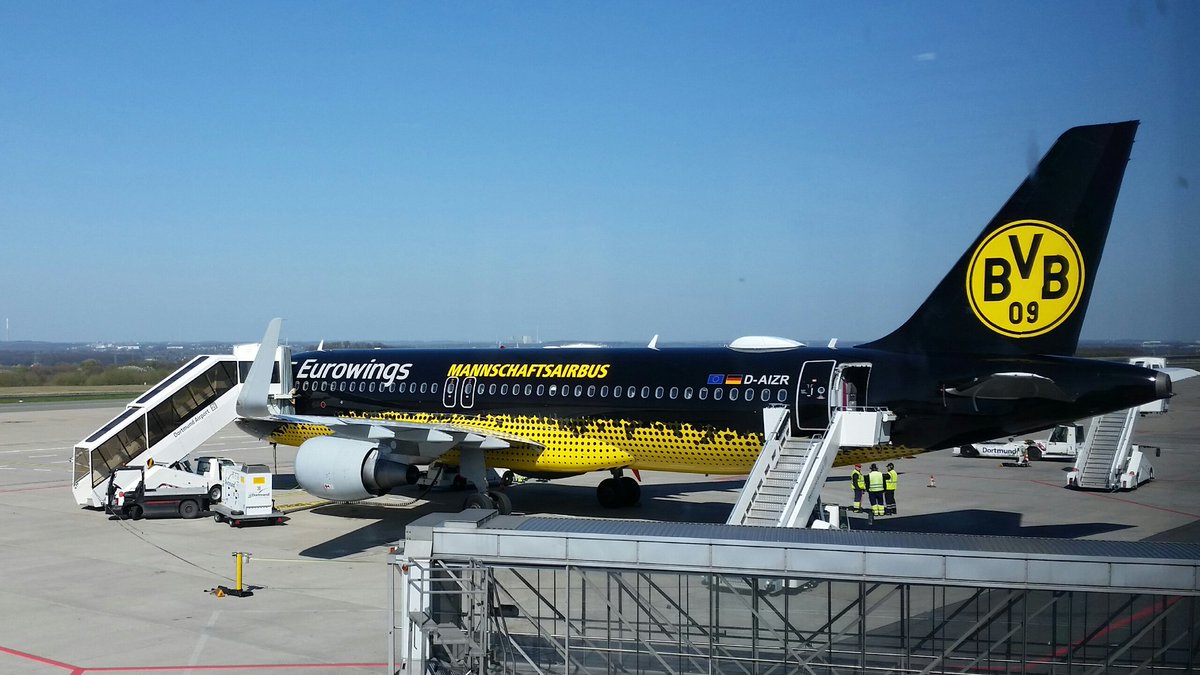 F3nja's tweet photo. In dieser Woche mit einer Kollegin auf dem Weg nach München -  standesgemäß mit dem #BVB Mannschaftsairbus #dtmAirportlife https://t.co/ifZ3c98OGB
