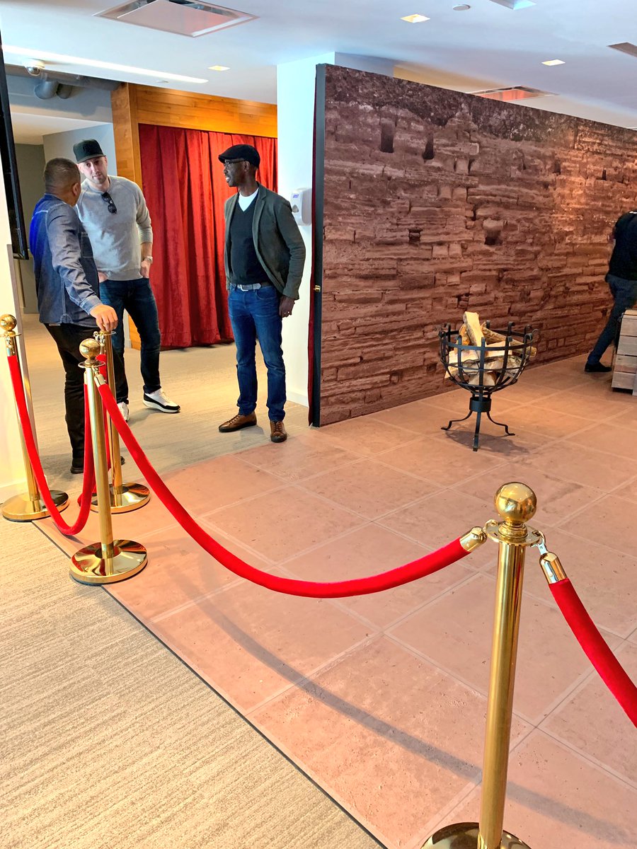 Enjoyed having Patriots QB Brian Hoyer at our AT&amp;T Boston Flagship store testing out the very cool <a href="/magicleap/">Magic Leap</a> Game of Thrones Spacial Reality Computing experience! <a href="/TheRealOurNE/">#OurNE</a> <a href="/pnixnix/">Peter Nixon</a> <a href="/David__Galligan/">David Galligan</a> <a href="/ATTBoylstonST/">AT&T Boston Flagship</a>