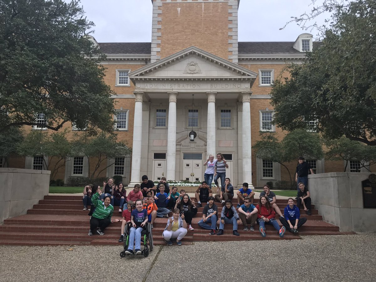mistereversole's tweet photo. Hoover 6th grade tours “The University of North Texas” Go Mean Green!! #AzleISDWay @HooverElemAzle @azleisd https://t.co/HQfRVz6tTz
