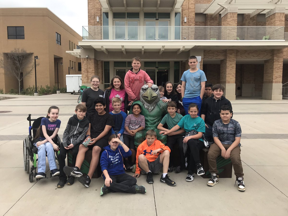 mistereversole's tweet photo. Hoover 6th grade tours “The University of North Texas” Go Mean Green!! #AzleISDWay @HooverElemAzle @azleisd https://t.co/HQfRVz6tTz