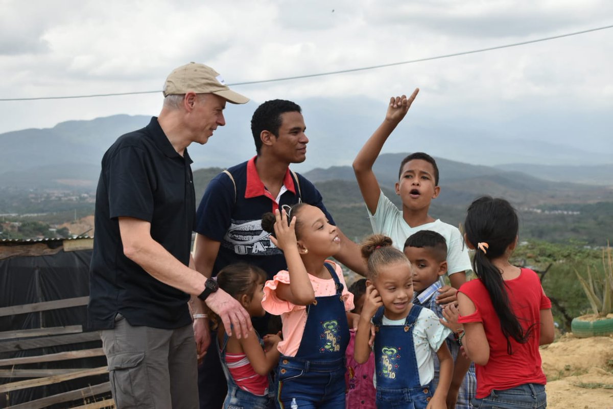 WorldVisionLAC's tweet photo. Justin Byworth, Líder Global de Asuntos Humanitarios y Emergencias de @WorldVision International visita uno de nuestros Espacios Amigables de la Niñez en Cúcuta. En este lugar, 650 niños venezolanos reciben apoyo psico social. En tiempos de crisis, la niñez es la más vulnerable. https://t.co/6r6H0Ba0xs