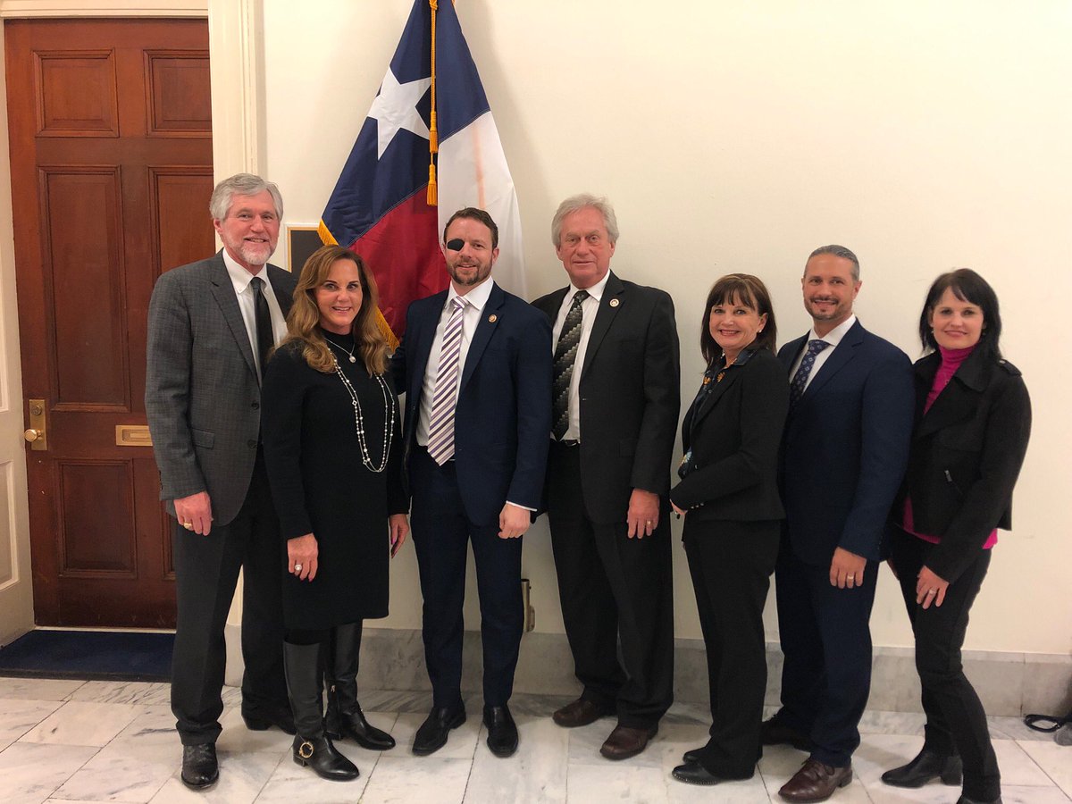 TAHCH's tweet image. Our TAHC&amp;amp;H advocates are getting to talk to legislators and give a voice to the #HomeCare &amp;amp; #Hospice industries. They are bringing to light the issues that will impact the future of millions. #SparkingChange #MarchOnWashington #Advocate