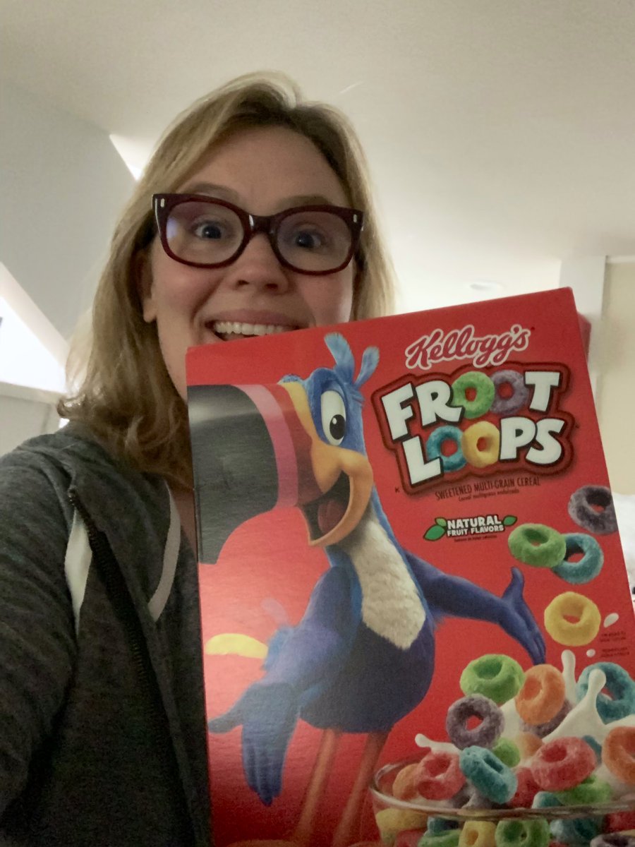TheRealJenCandy's tweet photo. @IncredibleCulk Had a blast ! Finally will crack these open today . I give guests #couchcandy mugs when they are on my show. You gave me #FRUITLOOPS !! My childhood favorite ( beside Apple Jacks , those were my #1) https://t.co/JTNnlIOQOD