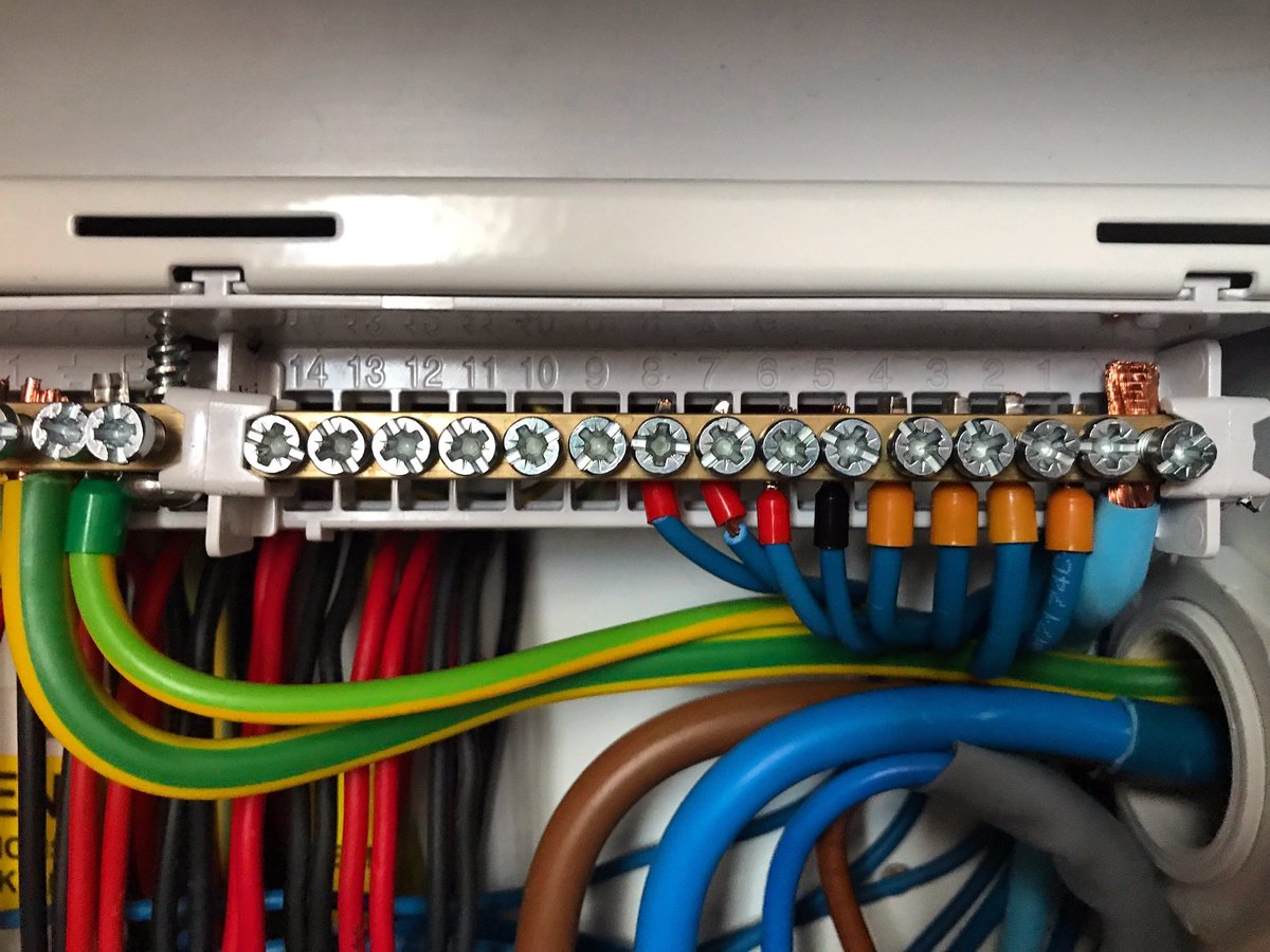 ConnectElecsLTD's tweet photo. 💡Here is a recent consumer unit upgrade we carried out in London Colney. We fit RCBO’s and SPD’s as standard and the bootlace ferrules keep they fly leads neat and tidy. We love dressing boards for ease of ourselves and the next electrician in after us!💡 https://t.co/xXmIrC6YdZ