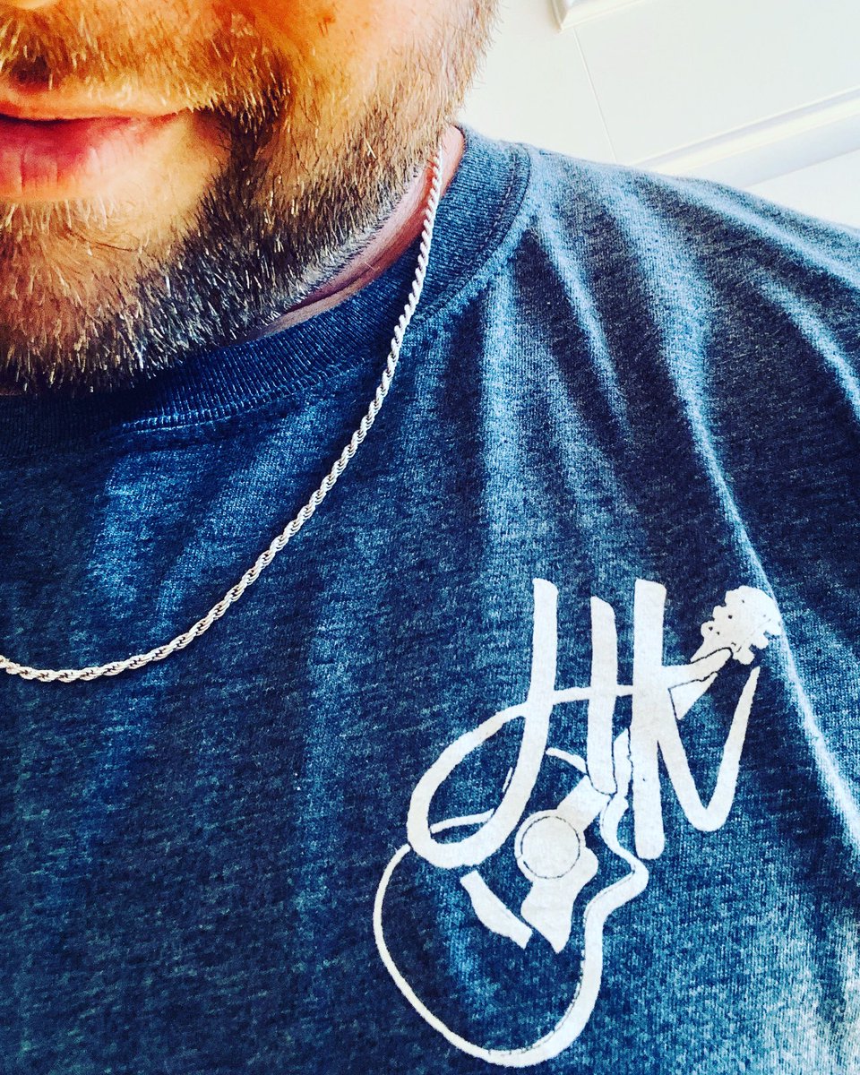 cinco9178's tweet photo. When your reppin your fave country artist on the rise !!! @HalleKearns #knockemdead #countrymusiclovin #friend4life #keepdoinyou #gotyourback #Dontsettle4less #keeppushin #nashville https://t.co/Fyyc86CFGD