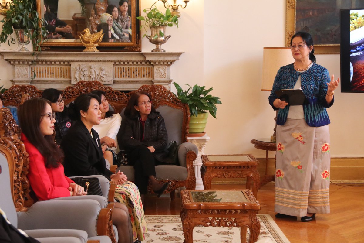 dc_awc's tweet photo. Connecting cultures through food 🙂♥️
Thank you #Myanmar Embassy for hosting "Myanmar Culinary Day 2019" - 1st #ASEAN Womens Circle-DC event this year. 
@philippinesusa @MYembassyWDC @SingaporeEmbDC @KBRIWashDC https://t.co/EghWT1GO1N