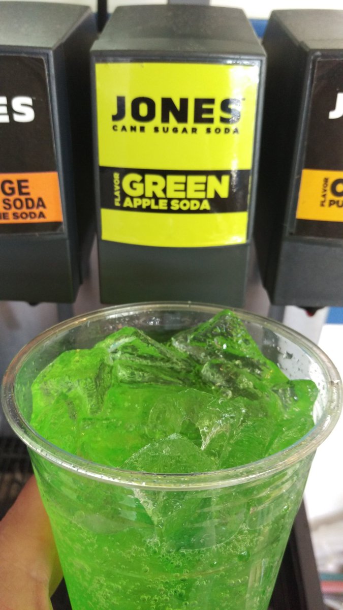 PipsDogs's tweet photo. Got a new @jonessodaco flavor...GREEN APPLE! #jonessoda #jones #coolandrefreshing #sogood https://t.co/3D4S5jiJL9