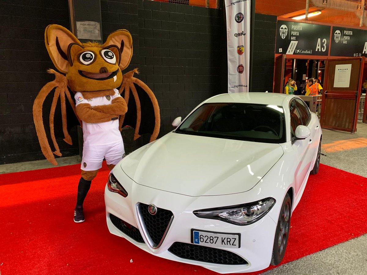 valenciacf_vale's tweet photo. Ja estem preparats en #Mestalla 🏟️ esperant a tots els nostres 🦇🦇🦇
🚗 @AlfaRomeo_es @motorvillage_es 🚗
#ValenciaRealMadrid #AlfaVCF https://t.co/5ksEVIdbjS
