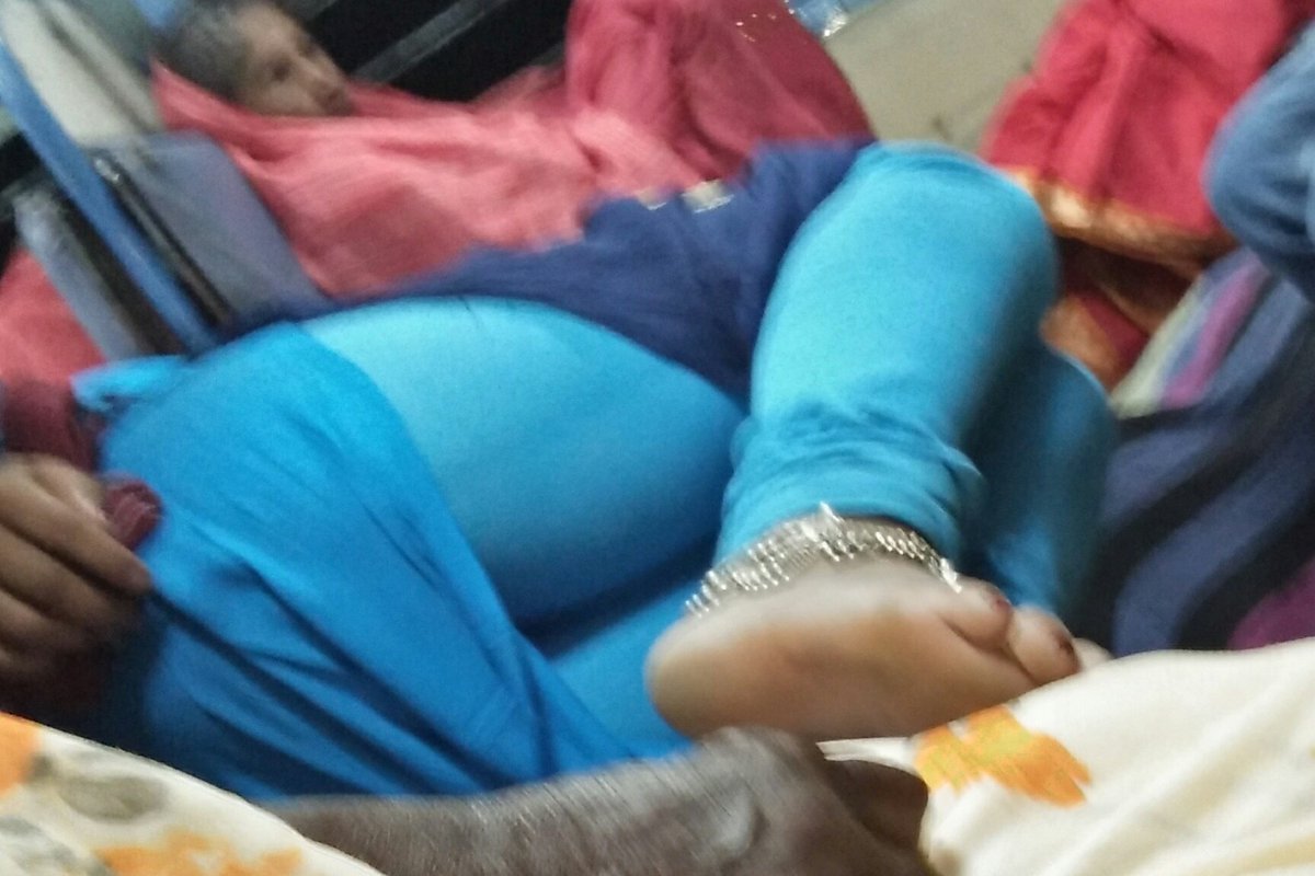 chennaicplhot's tweet photo. Intrain now...  Waiting for chudi to move aside...  Wat an ass https://t.co/MW2r8endQz