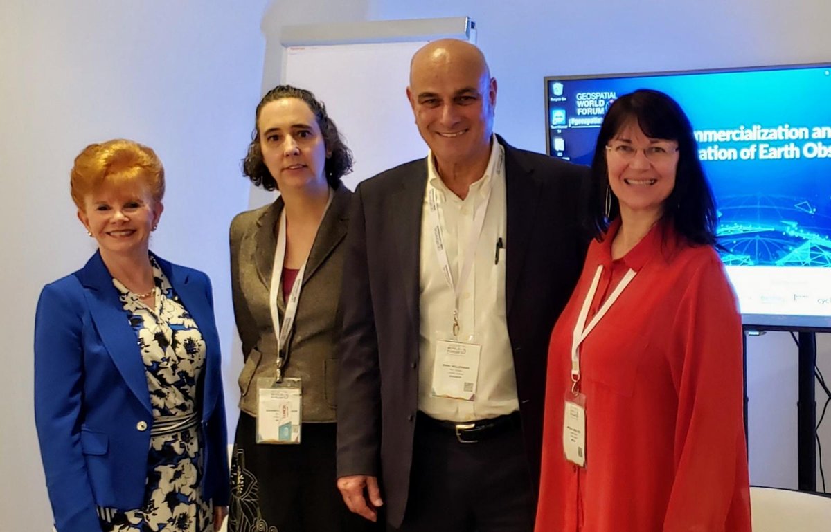 GeoBusINT's tweet image. Thanks to other panel members today #GWF2019 #Pixalytics #RBCsignals #IMGeneration especially our moderator Myrna Yoo @ApogeoSpatial and especially the attendees #GeospatialbyDefault