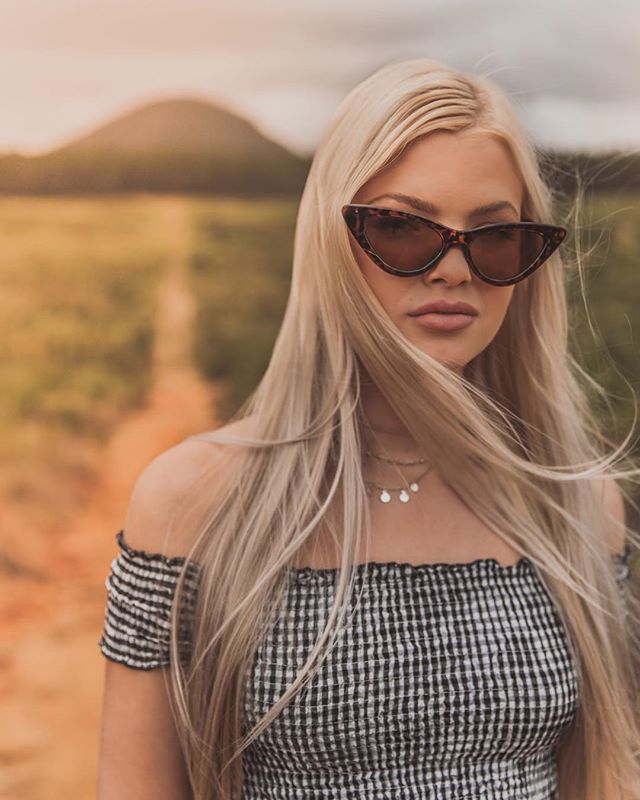 goodbenrich's tweet photo. Reposting @tom_bennett_photo: - via @Crowdfire 
Beautiful scenery with a beautiful woman ❤️ @ashlee_bennett_ .
.
.
.
.
.
.
.
.
.
#health #fitness #fit #socialenvy #fitnessmodel #fitnessaddict #fitspo #workout #bodybuilding #cardio #gym #train #training #health #healthy https://t.co/LHAvqNTRoY