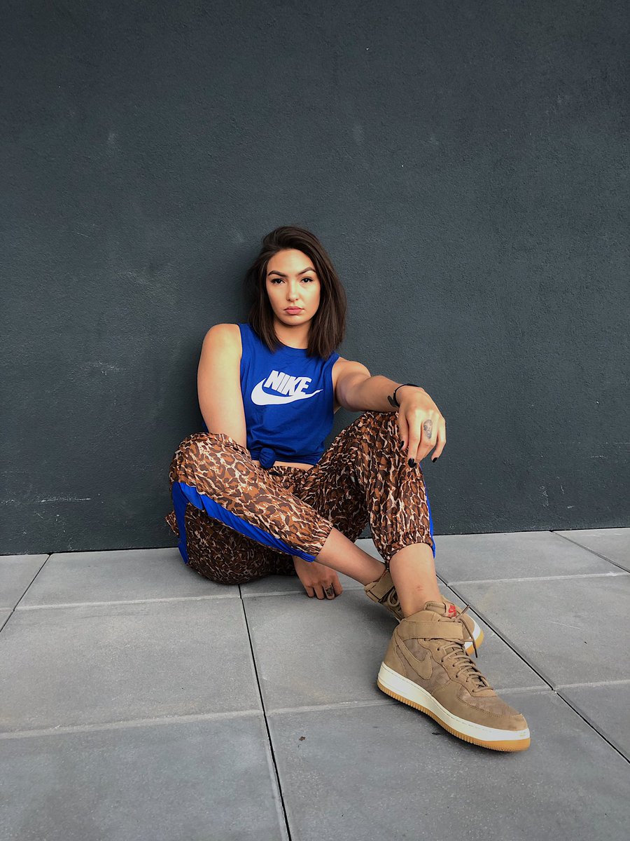 SchadLauren's tweet photo. Me ft. Wall
.
Shoes:NIKE AIR FORCE 1 MID '07 PREMIUM N7
#inmynikes #niken7 #airforce1 #daretorise #untilweallwin #daretoriseuntilweallwin #equality #leopardpants #nike
@IzzyYasana @NikeN7 @sammccracken https://t.co/1GwN6hbigf