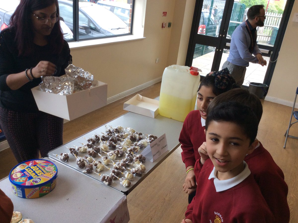 BarhamPrimary's tweet photo. We have a sweet shop, cake shop, book 📚 shop, glitter tattoos, henna tattoos, Indian dance and soak the teacher. #RefugeeProject #Year4LockActivity #GoBarham🦉 https://t.co/gsUPtN6jpD