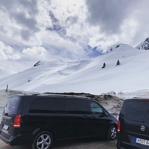 Shuttle4Friends's tweet photo. Today in Lech/Zürs!

#munichbusinessshuttle #chauffeurservice #chauffeur #limousinenservice #skiseason2019 #shuttle #private #alps #austria #vip #snow #travel #ski https://t.co/3AjUyQ4F7k https://t.co/fw5LNKKjk0