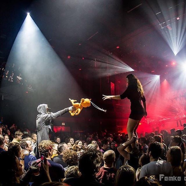 Podium Victorie (@podiumvictorie) on Twitter photo We weten niet zo goed wat hier gebeurt, maar we hebben wel nΓ³g meer zin in <a href="/memphismaniacs/">Memphis Maniacs</a> op 12 april! #PARTY π Tickets gaan hard, mis niks! #linkinbio π₯ ift.tt/2WIT0sZ We weten niet zo goed wat hier gebeurt, maar we hebben wel nΓ³g meer zin in <a href="/memphismaniacs/">Memphis Maniacs</a> op 12 april! #PARTY π Tickets gaan hard, mis niks! #linkinbio π₯ ift.tt/2WIT0sZ